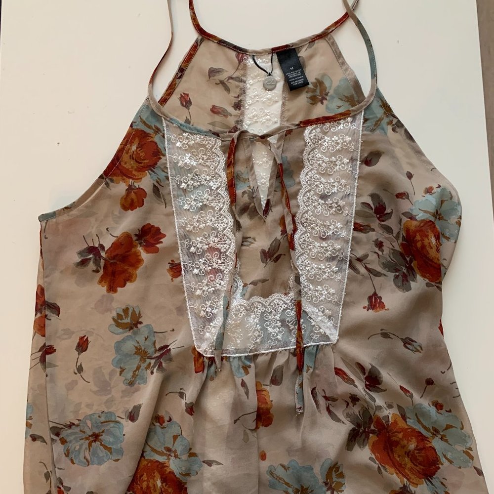 BKE Boutique Floral & Lace Blouse